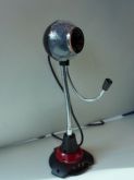 webcam com microfone cor vermelha e laranja